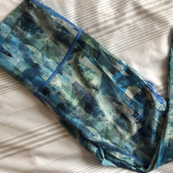 Lululemon Wunder Under Luxtreme Crops - Picture 6 of 6